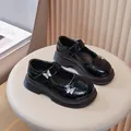 Scarpe Mary Jane in vernice nera per bambine con eleganti farfalle scintillanti - Nero