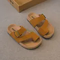 Retro mosterdgele kindersandalen met teenlus en verstelbare gespriem - Maat 21 (Binnenlengte 13CM) / Bruin