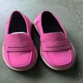 Vibrant fuchsia retro platform loafers with a matte finish and thick white stitching - Rose Red