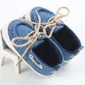Scarpe da barca in tela blu per neonati con suola morbida e lacci color crema - Blu
