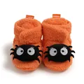 Detailansicht orangefarbene flauschige Baby-Monster-Schuhe mit Spinnenaugen - 13cm / Orangefarbener Kürbis