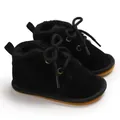 Detailansicht schwarzer Baby-Lauflernstiefel mit warmem Kunstfellfutter und Gummisohle - Schwarz