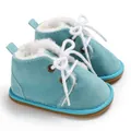 Blaue Baby-Winterstiefel mit weichem Kunstfellfutter und rutschfester Gummisohle im Detail - Himmelblau
