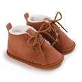 Detailansicht verdickter Baby-Winterstiefel mit weißem Kunstfellfutter und Gummisohle - Dunkelbraun