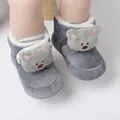 Detailansicht grauer Baby-Winterstiefel mit Plüschbär und weichem Fleecefutter - Bär 3D Dekoration (1542-1)