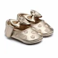 Elegant golden baby princess walking shoes with embroidered hearts and a decorative bow detail - 11cm / Gold