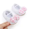 Scarpine da passeggio per neonati in pile bianco con fiocco a quadretti rosa, suola morbida. - Bianco