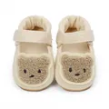 Vorderansicht beige Babyschuhe mit süßer Teddybär-Stickerei für das Lauflernen - Aprikose