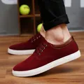 Scarpe casual da uomo in pelle scamosciata rosso vino con design traspirante e suola - Rosso