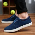 Eleganti sneakers casual da uomo in pelle scamosciata blu con suole bianche - Blu