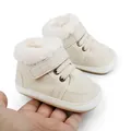 Detailansicht weicher beige Baby-Winterstiefel mit Kunstfellfutter, zur Größenansicht - Weiß