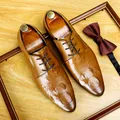 Scarpe eleganti da uomo classiche in pelle marrone con rilievo a coccodrillo e stringhe - Marrone