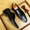 Eleganti scarpe stringate da uomo nere con trama a coccodrillo per occasioni formali e business - Nero