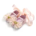 Detailaufnahme von rosa glitzernden Baby-Prinzessinenschuhen mit Bändern und Herzschleifen. - Größe 1 11cm / Rosa Prinzessinnen-Schuhe / Rosa