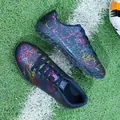 Schwarze Fußballschuhe mit buntem Blitzmuster auf Kunstrasen für Herren und Kinder - 38 / Blau Irisierend
