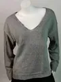 Elegante grijze gebreide trui met V-hals voor dames, perfect voor herfst- en winterstijlen. - S / Tops / donkergrijs