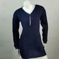 Detailed view of a dark blue V-neck knit sweater with zipper on a white mannequin - Blue