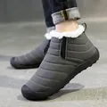 Graue Winterstiefel zum Hineinschlüpfen mit warmem weißem Kunstfellfutter und Sohle - 35 / High Top Stil / Grau