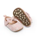 Detalle de zapatos de princesa de encaje rosa para bebé con suela de goma antideslizante - Rosa