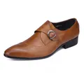 Stilvolle braune monk strap herrenschuhe aus leder mit spitzer kappe und schnalle - Gelbbraun