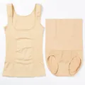 Flach liegende beige Wochenbett-Formwäsche-Set mit Weste und Bauchweg-Hose für Damen. - 3XL / Top And Bottom (104 Slip-Stil) / Hautfarben