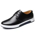 Modische schwarze Herren-Freizeitschuhe aus Leder mit weißer Kontrastmittelsohle - 38 / Schwarz