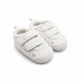 Witte baby loopschoentjes met roze hartborduring en dubbele klittenband - Roze Hartstijl (1511)