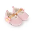Detail of pink velvet baby girl Mary Jane shoes with gold strap and crochet flower - 11cm / Pink