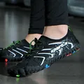 Scarpe da wading professionali a cinque dita nere con lacci verdi per la spiaggia - 35 / Nero
