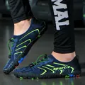 Scarpe da acqua traspiranti blu navy e verde neon per surf da spiaggia ed escursioni - 35 / Blu