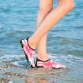 Chaussures d'eau unisexes tie-dye rose pour la plage, le snorkeling et la natation - 35 / Rose Éclair