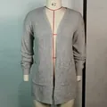 Gray oversized open front knit cardigan with pockets, mid-length winter sweater detail - S / Tops / Gray