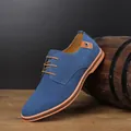 Klassische blaue Wildleder-Freizeitschuhe für Herren mit braunen Schnürsenkeln und Gummisohle - 38 / Blau