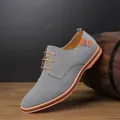 Grauer Herren-Freizeitschuh aus Wildleder mit orangefarbener Sohle, SKU-Variante - 38 / Grau
