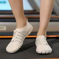 Zapatos de agua beige ligeros con malla de secado rápido y cordones elásticos ajustables - Beige