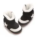 Vue détaillée de bottes d'hiver pour bébé avec doublure en peluche et motif étoile - Noir