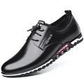 Klassische schwarze Leder-Slipper für Herren mit stilvollem Sportsohlendesign - 38 / Schwarz