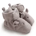Primo piano di scarpe neonato grigie in morbido pile con simpatico design a cartone animato - 11cm / Grigio Elefante