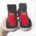 Scarpe primi passi per neonati con simpatico motivo a bruco rosso e suola morbida - Bruco Nero