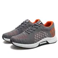 Chaussures de course pour hommes en maille grise avec talon compensé de 7 cm - Gris Orange
