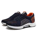 Baskets de running en mesh flyknit bleu pour homme avec accents orange et talon compensé - Bleu Orange