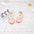 Vista detallada de zapatos de bebé transpirables con diseño de oso para caminar. - Talla 18/19 (Longitud Interior 11.5cm) / Rosa Amarillo Dibujos Animados (Seda de Hielo)
