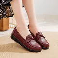 Mocasines de cuero burdeos para mujer con detalle de lazo y suela plana suave y cómoda - Burdeos