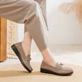 Mocasines planos de cuero beige cómodos para mujeres mayores con suela blanda y diseño - Rosa empolvado