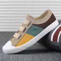 Modische Herren-Slipper aus Segeltuch mit Farbblöcken und strukturierter Zehenkappe - 39 / Khaki