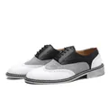 Détail latéral de chaussures Brogue pour hommes tricolores avec motifs perforés. - 39 / Noir Blanc Gris