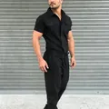 Primer plano de mono utilitario negro de manga corta con bolsillos y cordón en cintura - S / Conjuntos / Negro