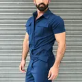 Mono de trabajo azul de manga corta para hombre con cinturón ajustable y bolsillos - S / Conjuntos / Azul