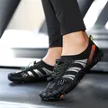 Μαύρα παπούτσια θαλάσσης unisex με διαπνέον πλέγμα και ελαστικά κορδόνια - 35 / 1999 Μαύρο Ασημί