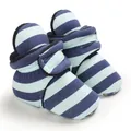 Detailansicht gestreifte Baby-Winterschuhe mit weichem Fleecefutter und Klettverschluss - Dunkelblaue Streifen